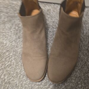 Mens Robert Wayne  Tan Chelsea Boots